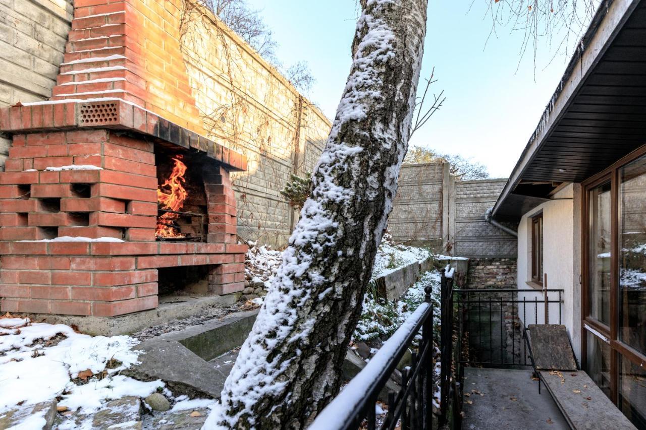 Mangal And Terrace In Center Apartment Lviv Buitenkant foto